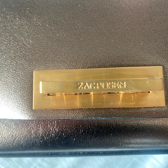 Gorgeous and cute metallic silver mini crossbody. - Picture 4 of 7